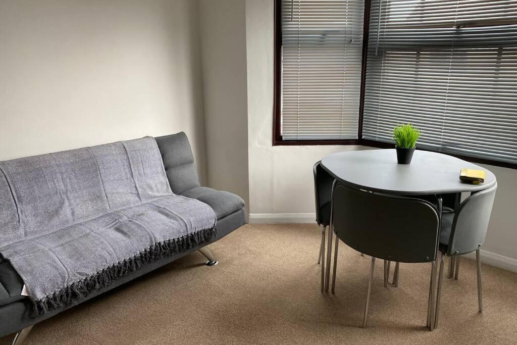 Апартаменты 1St Floor Flat In Mews Кессингленд Экстерьер фото
